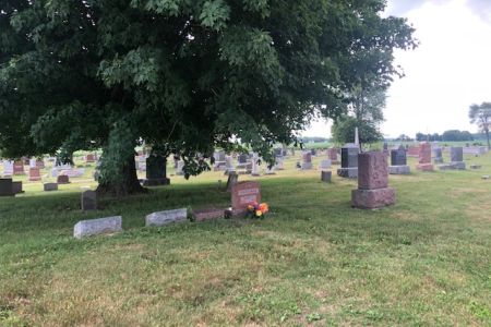 Maple Grove Cemetery 03.jpg