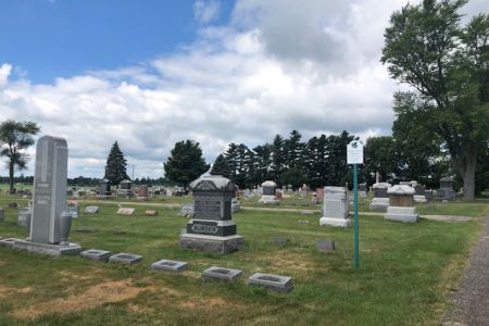 Maple Grove Cemetery 07.jpg